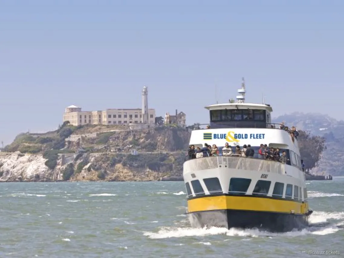 Blick auf die Skyline von San Francisco von der Bootsfahrt, enthalten bei Alcatraz Tickets