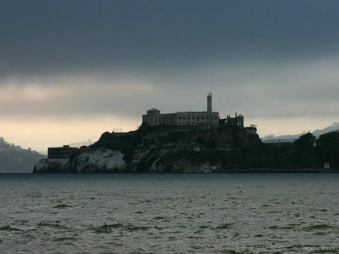Bloc de cel·les de l'illa d'Alcatraz inclòs a l'entrada del tour nocturn